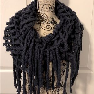 Bulky knit scarf
